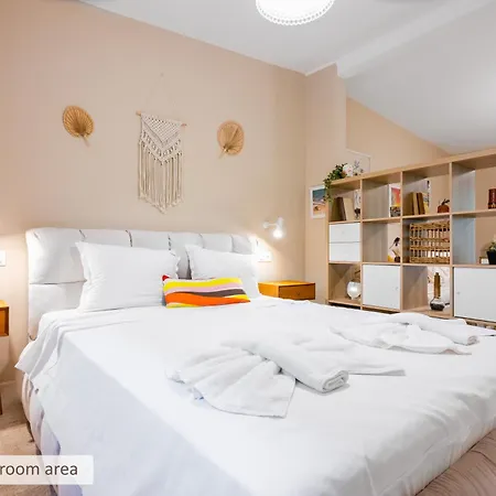 Super Stylish & With Shared Terrace By Flat Mаnager