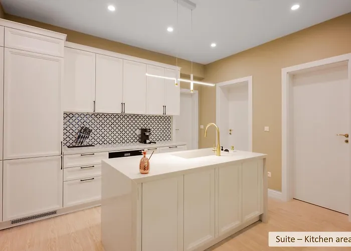 Super Stylish & With Shared Terrace By Flat Mаnager