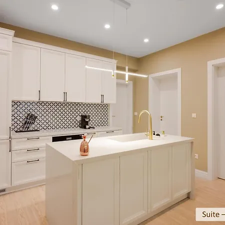 Super Stylish & With Shared Terrace By Flat Mаnager