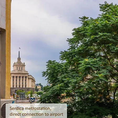 Super Stylish & With Shared Terrace By Flat Mаnager