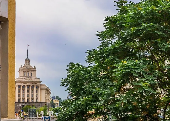 Super Stylish & With Shared Terrace By Flat Mаnager